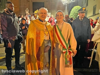 Bagnaia - L’accensione del focarone di Sant’Antonio - Il vescovo Piazza e la sindaca Frontini