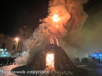 Bagnaia - L’accensione del focarone di Sant’Antonio