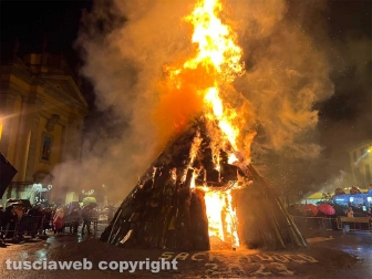 Bagnaia - L’accensione del focarone di Sant’Antonio