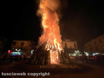 Bagnaia - Il focarone di S. Antonio