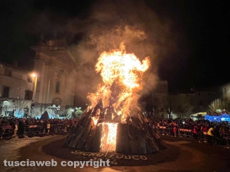Bagnaia - Il focarone di S. Antonio