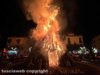 Bagnaia - Il focarone di S. Antonio