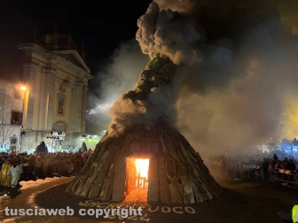 Bagnaia - Il focarone di S. Antonio
