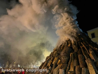 Bagnaia - Il focarone di S. Antonio