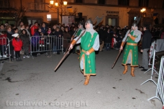 Il corteo storico e gli sbandieratori