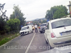 I vigili urbani bloccano il traffico in direzione Roma