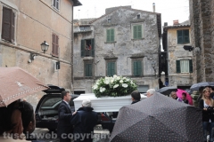 Capranica - Il funerale di Ambra e del figlioletto Mirko