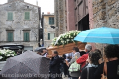 Capranica - Il funerale di Ambra e del figlioletto Mirko