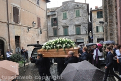 Capranica - Il funerale di Ambra e del figlioletto Mirko