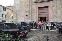 Capranica - Il funerale di Ambra e del figlioletto Mirko