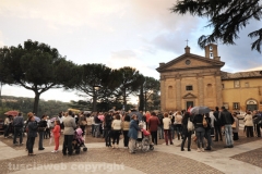 Capranica - Candele accese per Asia