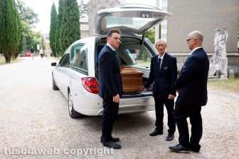 Il funerale di Joshua