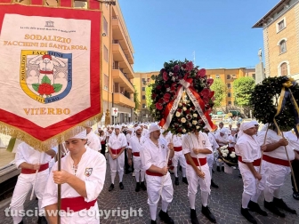 Viterbo - Il giro delle sette chiese dei facchini di santa Rosa
