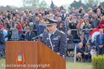 Viterbo - Il giuramento del 21esimo corso allievi marescialli dell'aeronautica militare - Il capo di stato maggiore Alberto Rosso