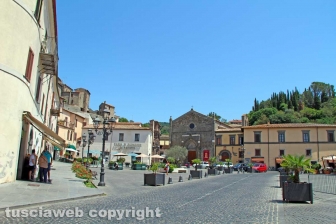 Il lungolago di Bolsena