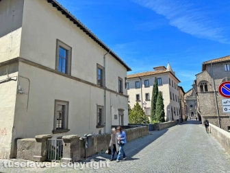 Viterbo - Ponte del duomo e palazzo del Drago