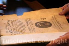 La cerimonia di consegna del libro del 1579