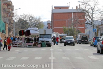 Viterbo - Il mercato del sabato al Carmine