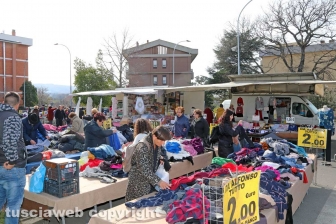 Viterbo - Il mercato del sabato al Carmine