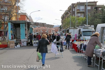 Viterbo - Il mercato del sabato al Carmine