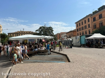 Viterbo - Il mercato del sabato torna a piazza della Rocca