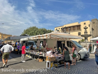 Viterbo - Il mercato del sabato torna a piazza della Rocca