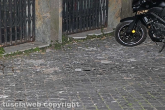 Viterbo - Calcinacci giù dal cinema Metropolitan