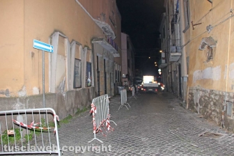 Viterbo - Calcinacci giù dal cinema Metropolitan