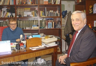 Antonio Tajani nella sede di Tusciaweb con il direttore Carlo Galeotti