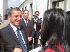 Il ministro Profumo contestato