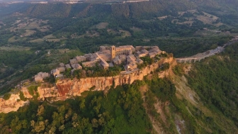 Civita di Bagnoregio vista dal drone