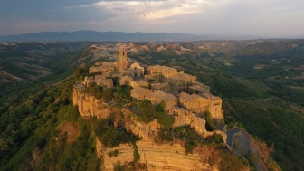 Civita di Bagnoregio vista dal drone