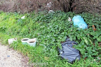 Il monnezzaio di strada Riello