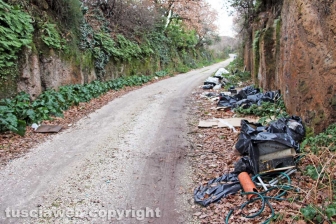 Il monnezzaio di strada Riello