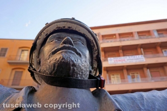 Viterbo - Il monumento dedicato ai facchini di Santa Rosa