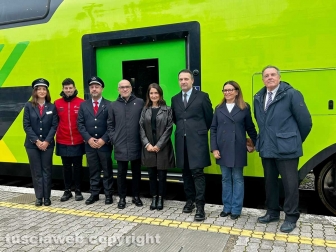 Orte - Il nuovo treno regionale per il Lazio - Maria Annunziata Giaconia, direttrice operations regionale Trenitalia - Operatori Trenitalia, Antonella Claudiani vicesindaca, Maria Annunziata Giaconia, direttrice operations regionale Trenitalia, Fabrizio Ghera, assessore mobilità e trasporti regione Lazio e Dino Primieri, sindaco di Orte