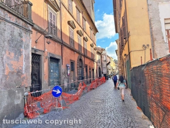 Il palazzo con le transenne
