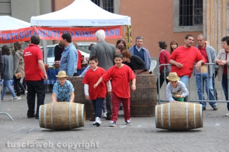 Il palio delle botti rivive a piazza del Comune