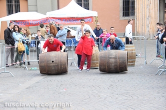 Il palio delle botti rivive a piazza del Comune