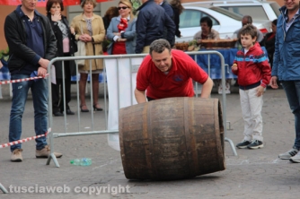 Il palio delle botti rivive a piazza del Comune