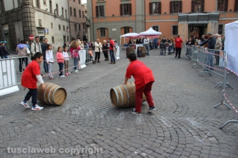 Il palio delle botti rivive a piazza del Comune