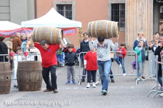 Il palio delle botti rivive a piazza del Comune