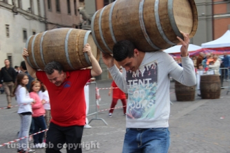 Il palio delle botti rivive a piazza del Comune