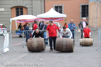 Il palio delle botti rivive a piazza del Comune