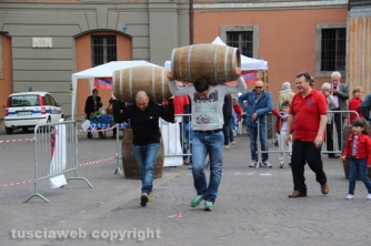 Il palio delle botti rivive a piazza del Comune