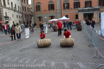 Il palio delle botti rivive a piazza del Comune