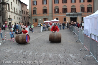 Il palio delle botti rivive a piazza del Comune