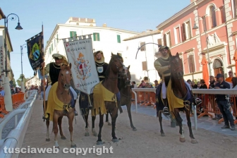 Tarquinia - Il palio delle Contrade - La contrada Santa Maria in Castello