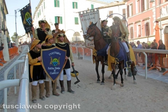 Tarquinia - Il palio delle Contrade - La contrada Santa Maria in Castello