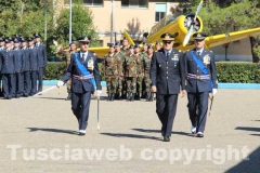 Il passaggio di consegne alla scuola marescialli Am